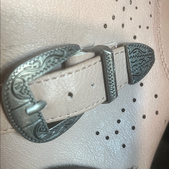 Qupid Women's Blush Ankle BootiesSize 7.5 - Picture 8 of 9